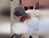 小姐姐施救视频,温情瞬间感动网友